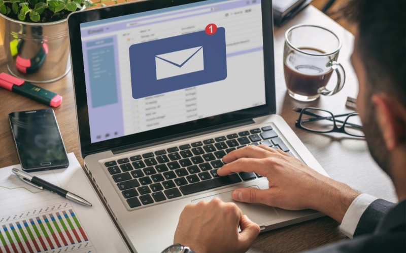 Tận dụng Email và SMS Marketing